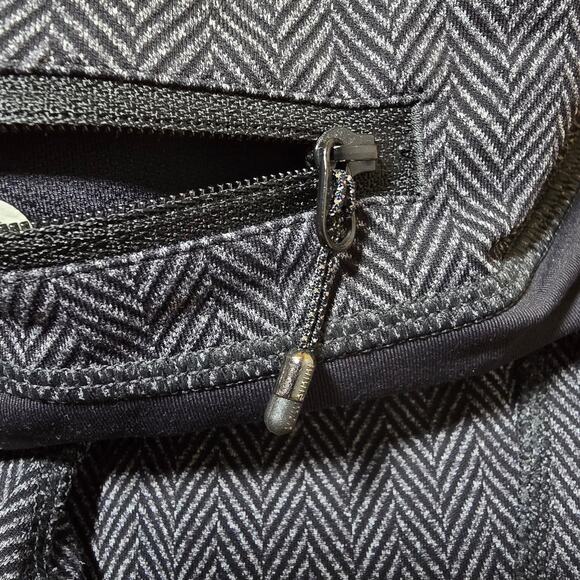 Lululemon Run Inspire Crop II Giant Herringbone Black Heathered Size 6 - Picture 4 of 4